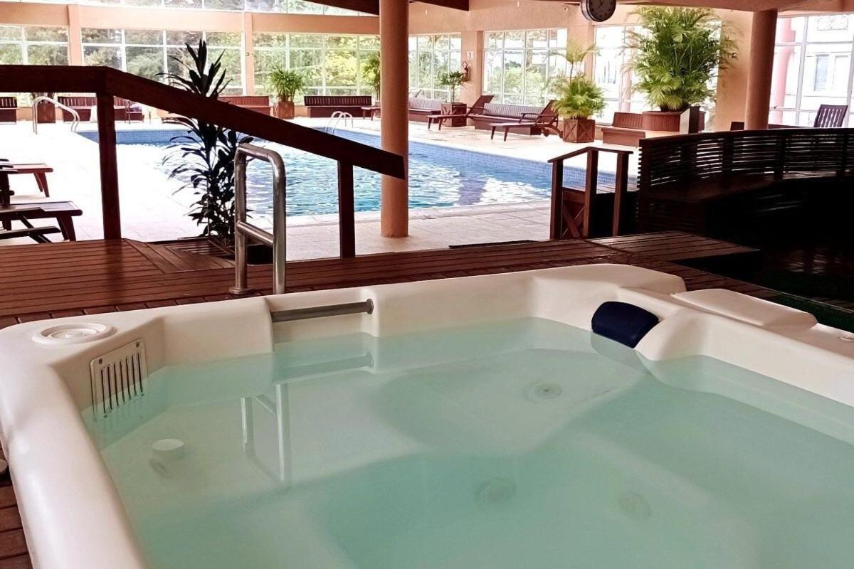Apartamento No Residencial Village No Centro De Gramado, Com Piscina Aquecida E Hidromassagem Ngoại thất bức ảnh